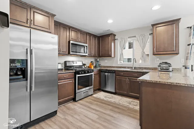 $290,000 | 311 Hidden Creek Lane, Unit 311, North Aurora, IL 60542