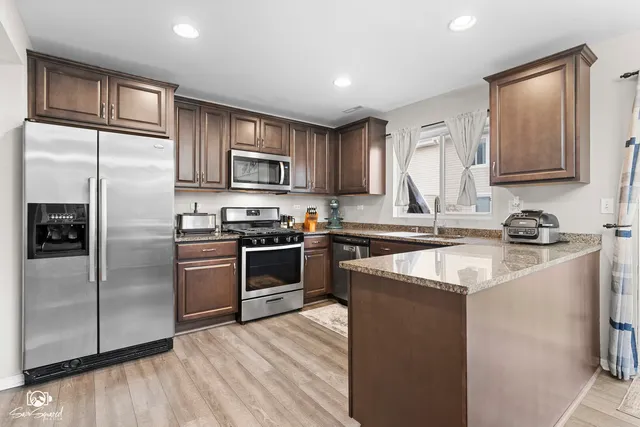 $290,000 | 311 Hidden Creek Lane, Unit 311, North Aurora, IL 60542