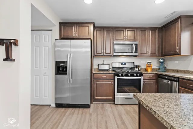 $290,000 | 311 Hidden Creek Lane, Unit 311, North Aurora, IL 60542