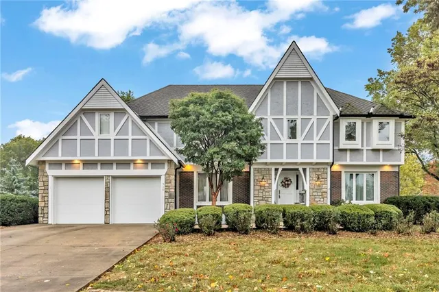 $675,000 | 510 Opera House Lane, Odessa, MO 64076