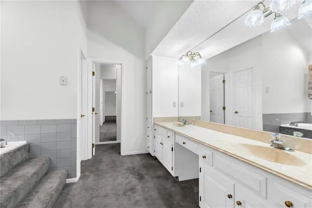 $675,000 | 510 Opera House Lane, Odessa, MO 64076