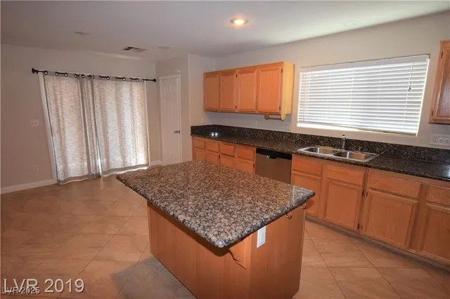$2,016 | 1041 Amber Gate Street, Henderson, NV 89002