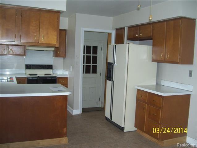 1472 West Judd Road Flint, MI 48507 - Photo 6 of 22 kitchen 3.jpg