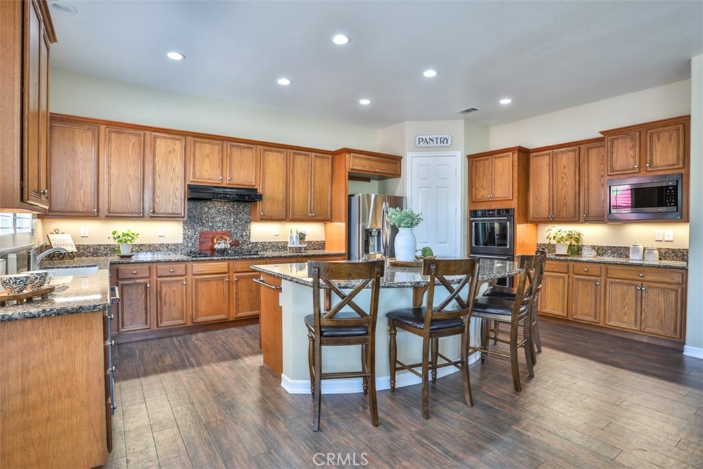 12619 Rustic Oak Court Rancho Cucamonga, CA 91739 - Photo 21 of 75 Kitchen