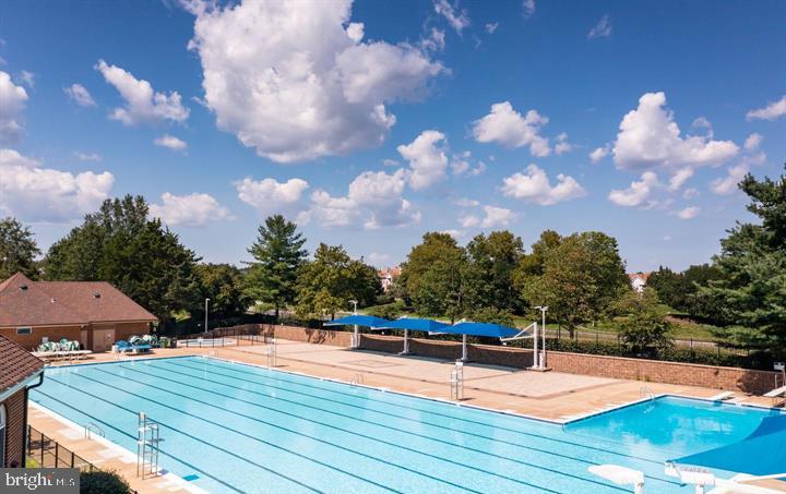 43393 Chokeberry Square Ashburn, VA 20147 - Photo 29 of 31 a view of a outdoor space