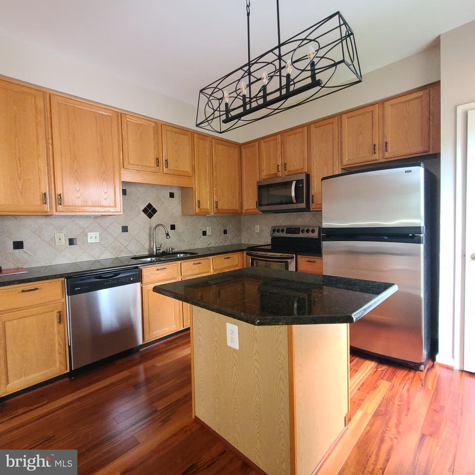43393 Chokeberry Square Ashburn, VA 20147 - Photo 8 of 31 a kitchen with granite countertop a sink and cabinets