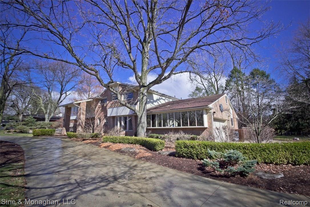 1228 Stuyvessant Road Bloomfield Hills, MI 48301 - Photo 46 of 49 Front with garage view
