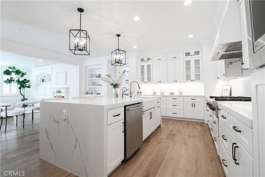 15205 Columbus Square Tustin, CA 92782 - Photo 21 of 43 a kitchen with cabinets a sink and appliances
