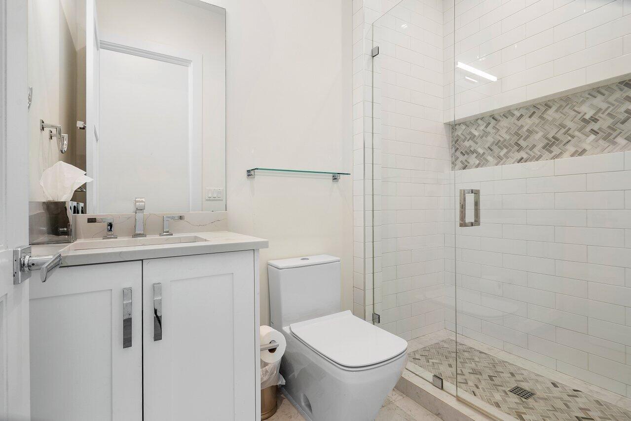 7428 Fenwick Place Boca Raton, FL 33496 - Photo 22 of 40 Guest Bathroom #2