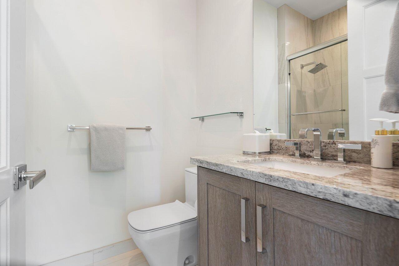 7428 Fenwick Place Boca Raton, FL 33496 - Photo 26 of 40 Guest Bathroom #4