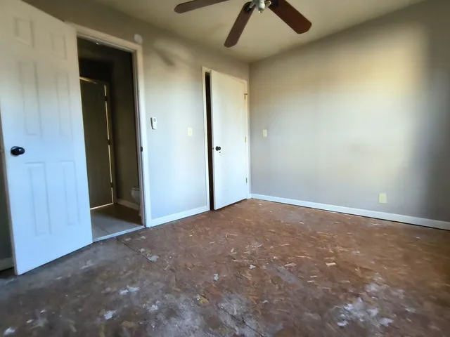 a view of a livingroom with a ceiling fan and window