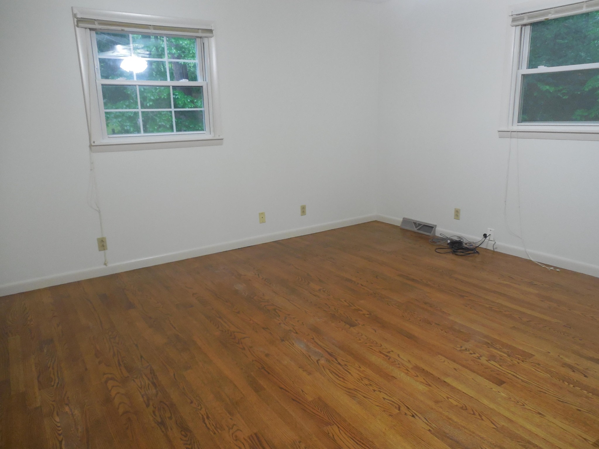 104 Windham Road Oak Ridge, TN 37830 - Photo 11 of 17 an empty room with a window