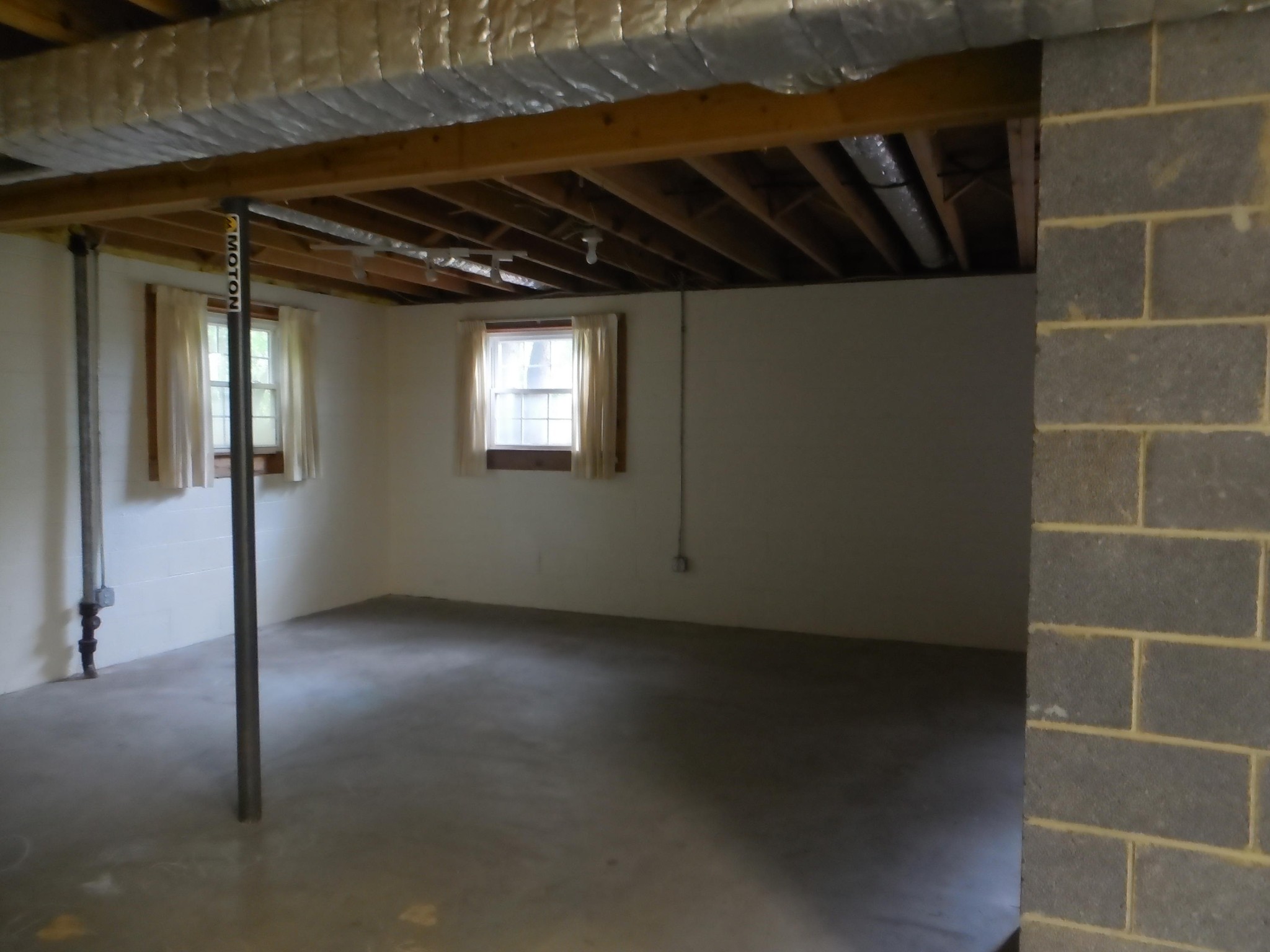 104 Windham Road Oak Ridge, TN 37830 - Photo 16 of 17 a view of an empty room
