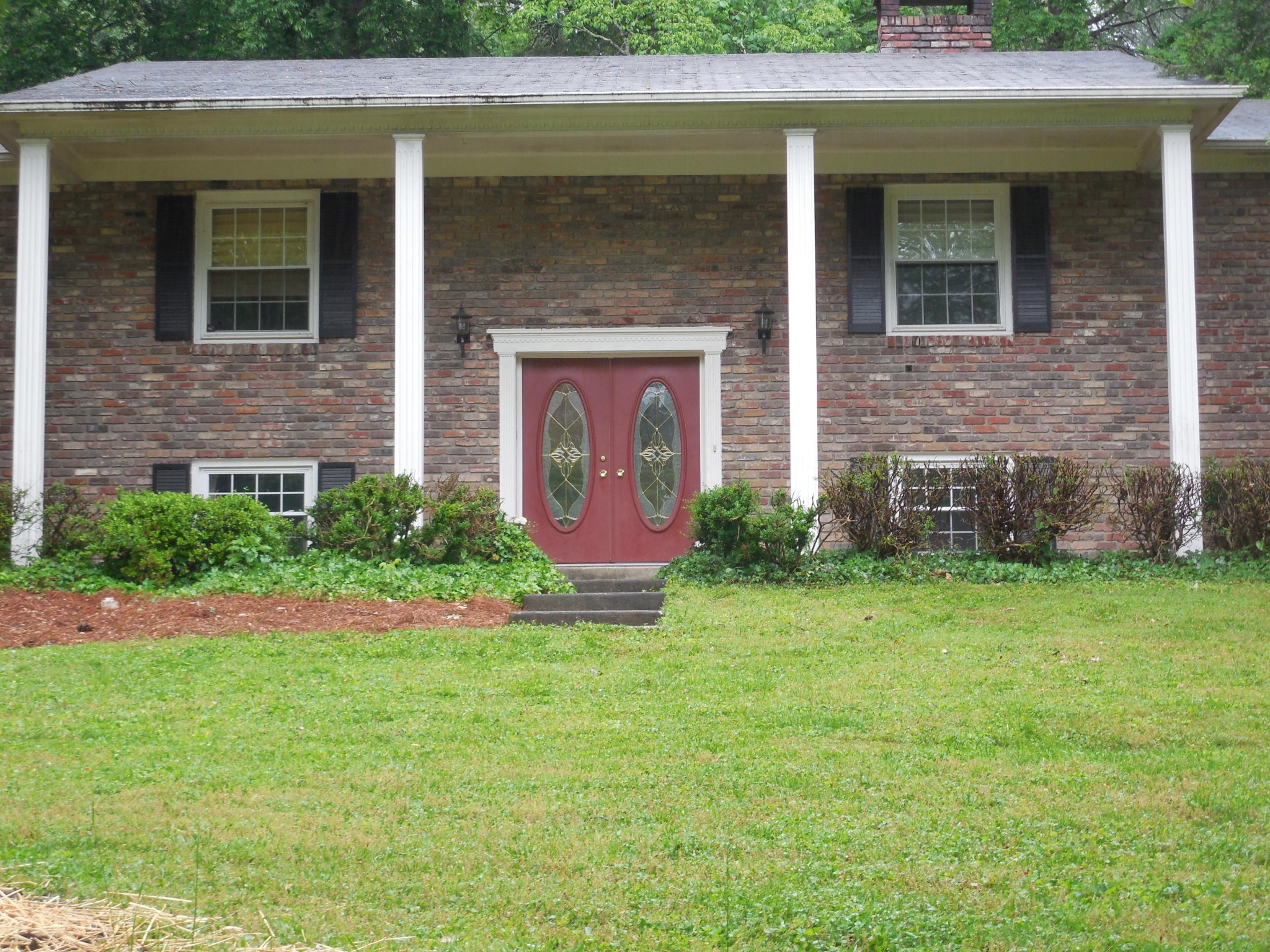 104 Windham Road Oak Ridge, TN 37830 - Photo 2 of 17 a view of a house with garden and yard