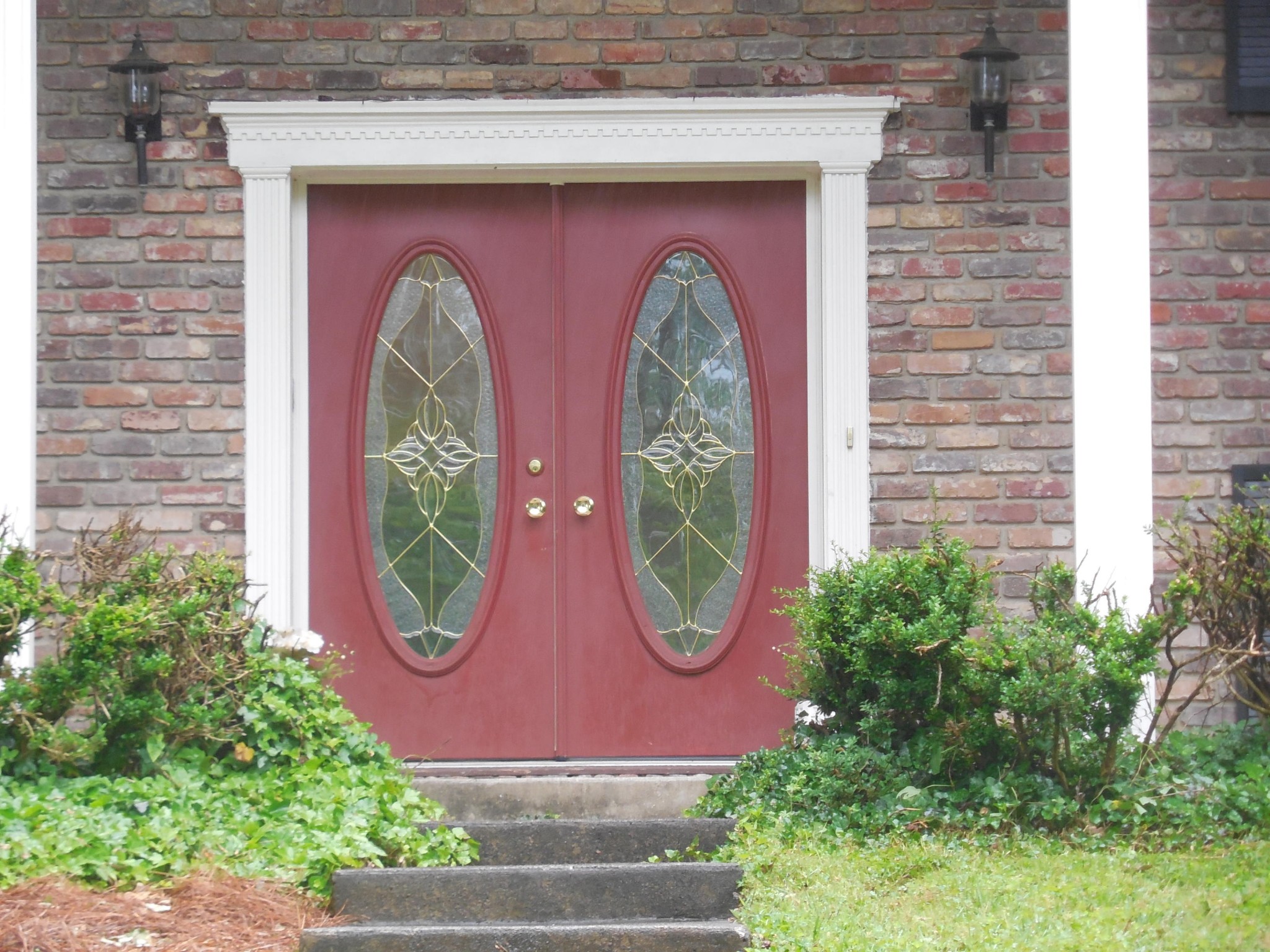 104 Windham Road Oak Ridge, TN 37830 - Photo 3 of 17 a front view of a house with garden
