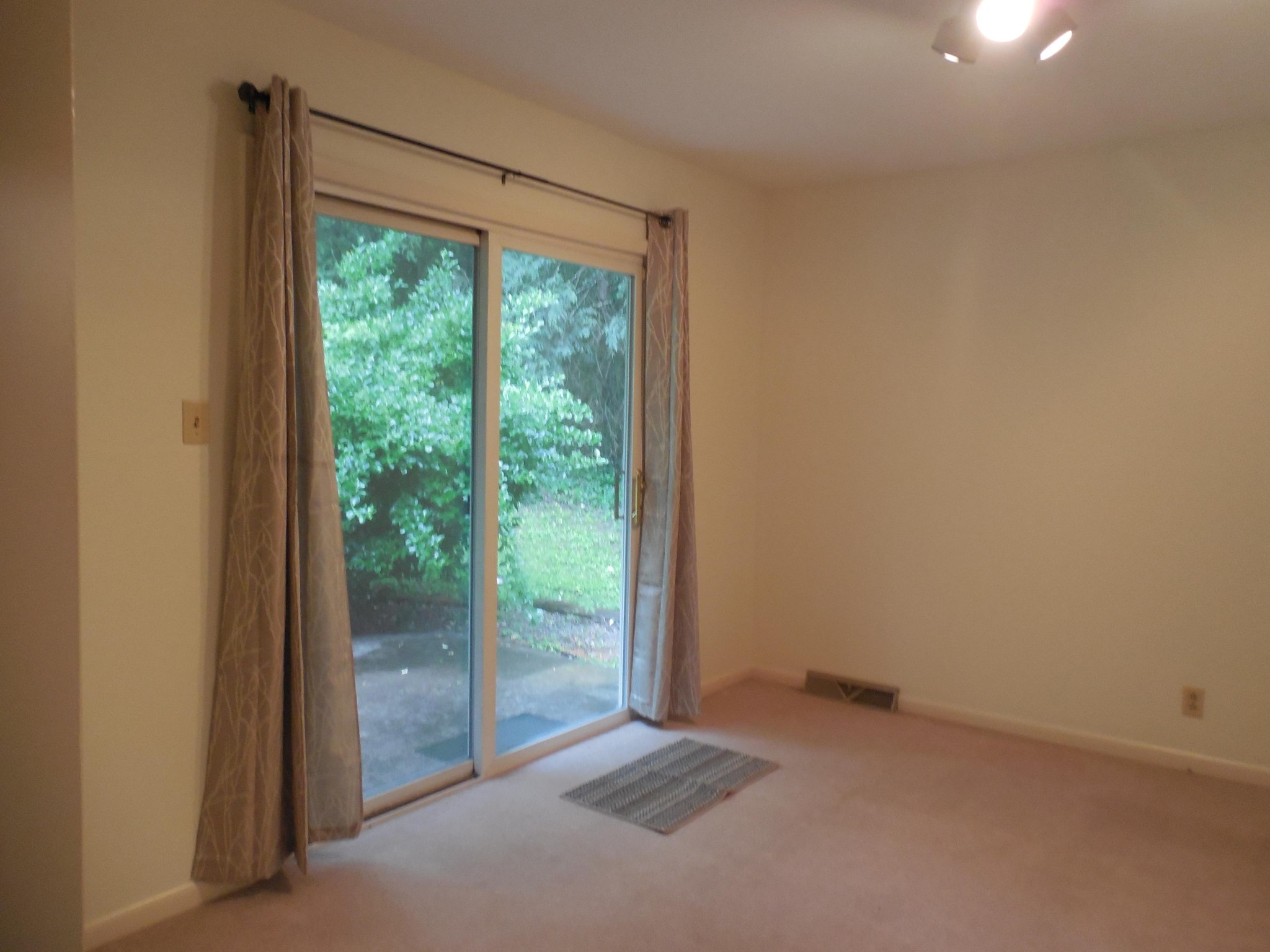 104 Windham Road Oak Ridge, TN 37830 - Photo 9 of 17 a view of an empty room with glass door