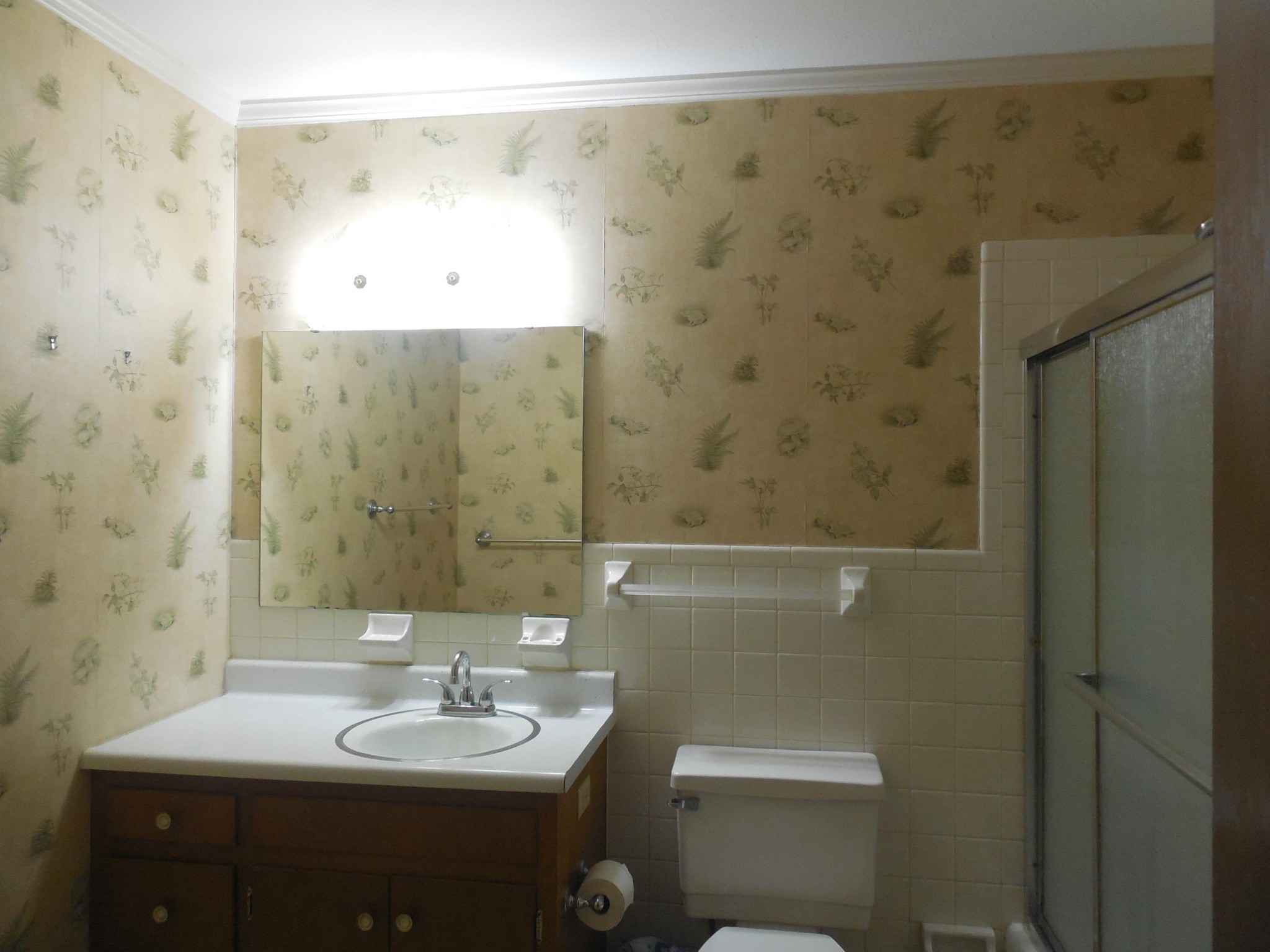 104 Windham Road Oak Ridge, TN 37830 - Photo 10 of 17 a bathroom with a sink and a mirror