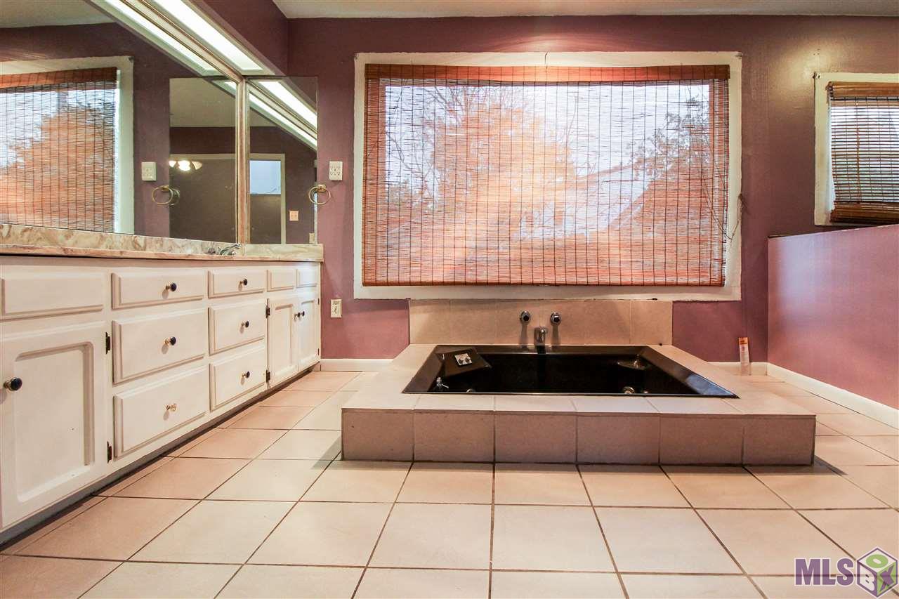 1629 Stonegate Court Baton Rouge, LA 70815 - Photo 3 of 9