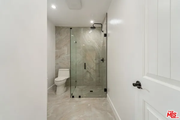 a view of white house with a outdoor space