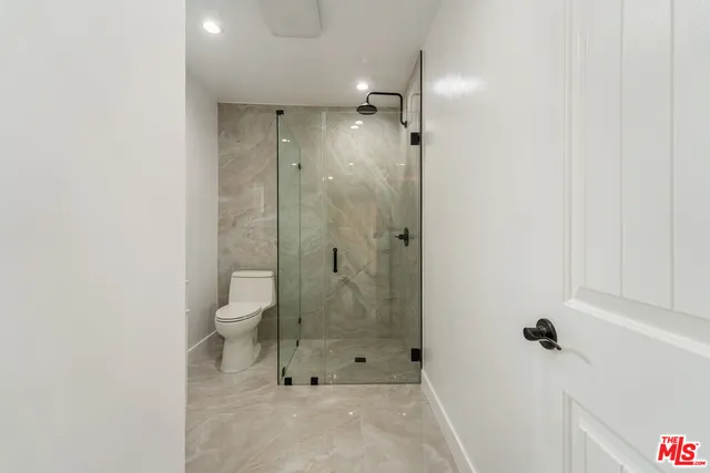 a view of white house with a outdoor space