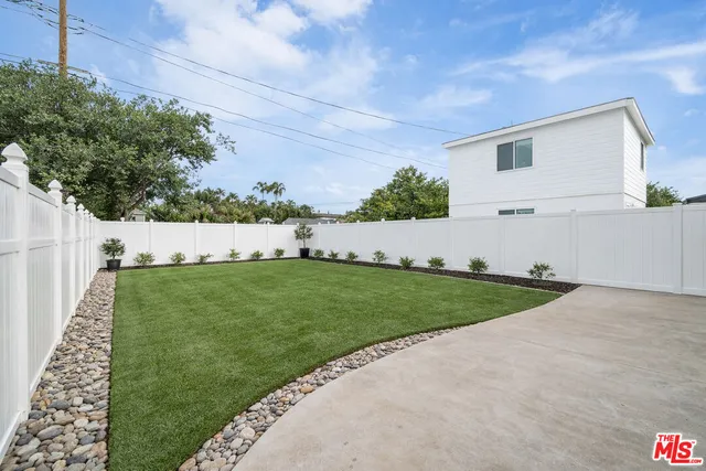 $1,799,000 | 22241 Wyandotte Street, Canoga Park, CA 91303