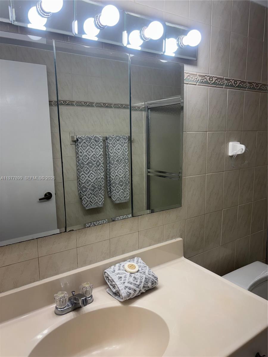 5601 Collins Avenue, Unit 505 Miami Beach, FL 33140 - Photo 12 of 23