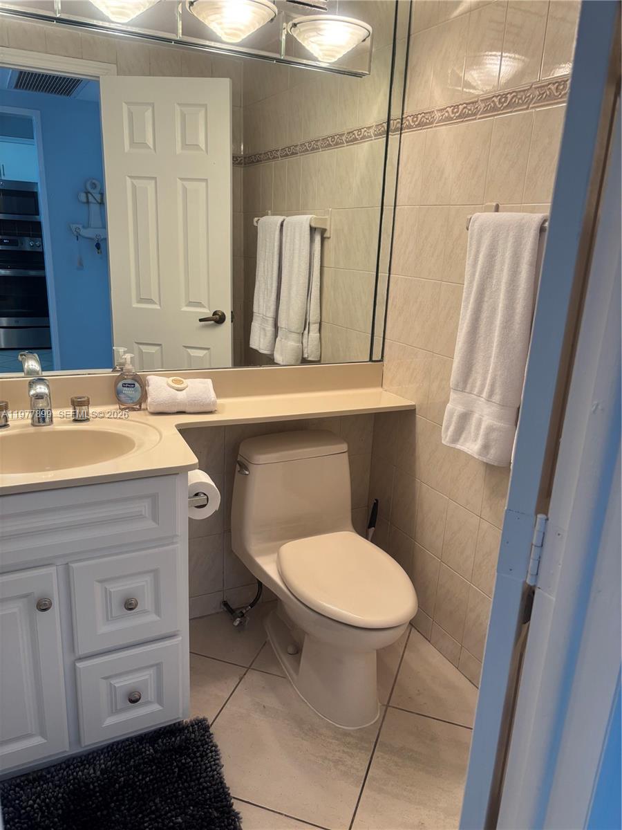 5601 Collins Avenue, Unit 505 Miami Beach, FL 33140 - Photo 14 of 23