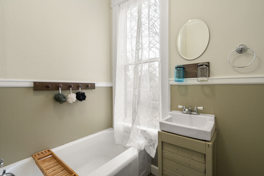 20 Maple Street Uxbridge, MA 01569 - Photo 12 of 28
