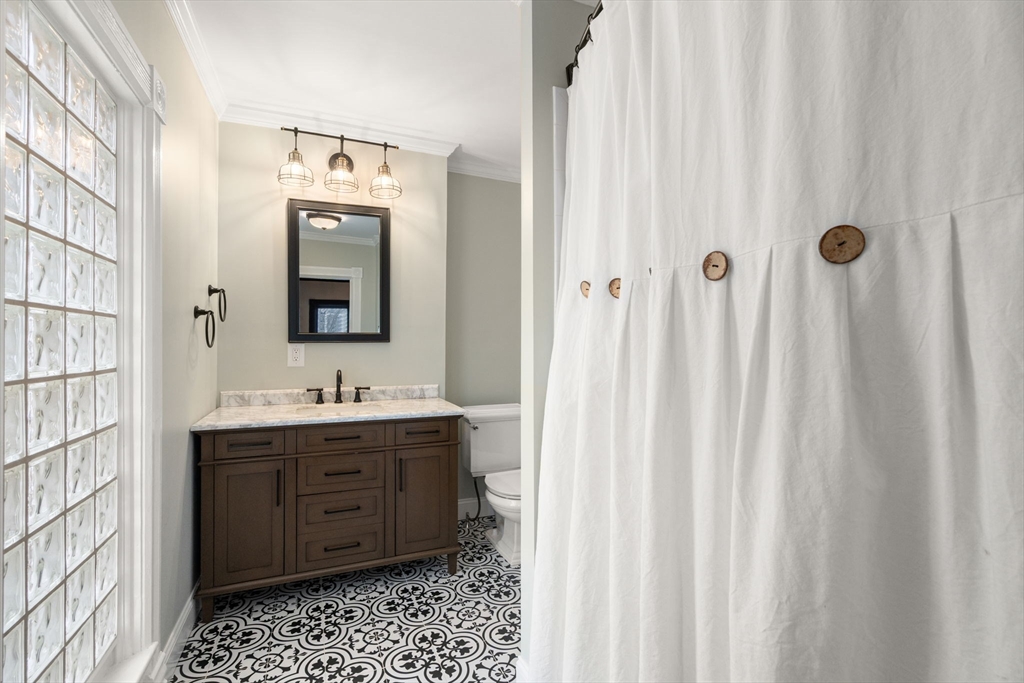 20 Maple Street Uxbridge, MA 01569 - Photo 15 of 28