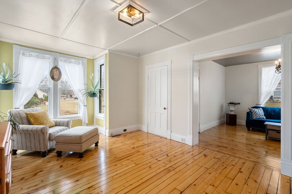 20 Maple Street Uxbridge, MA 01569 - Photo 6 of 28