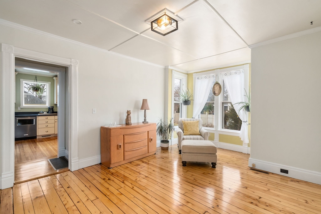 20 Maple Street Uxbridge, MA 01569 - Photo 7 of 28