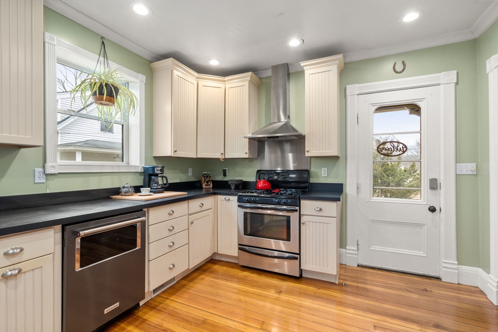 20 Maple Street Uxbridge, MA 01569 - Photo 9 of 28