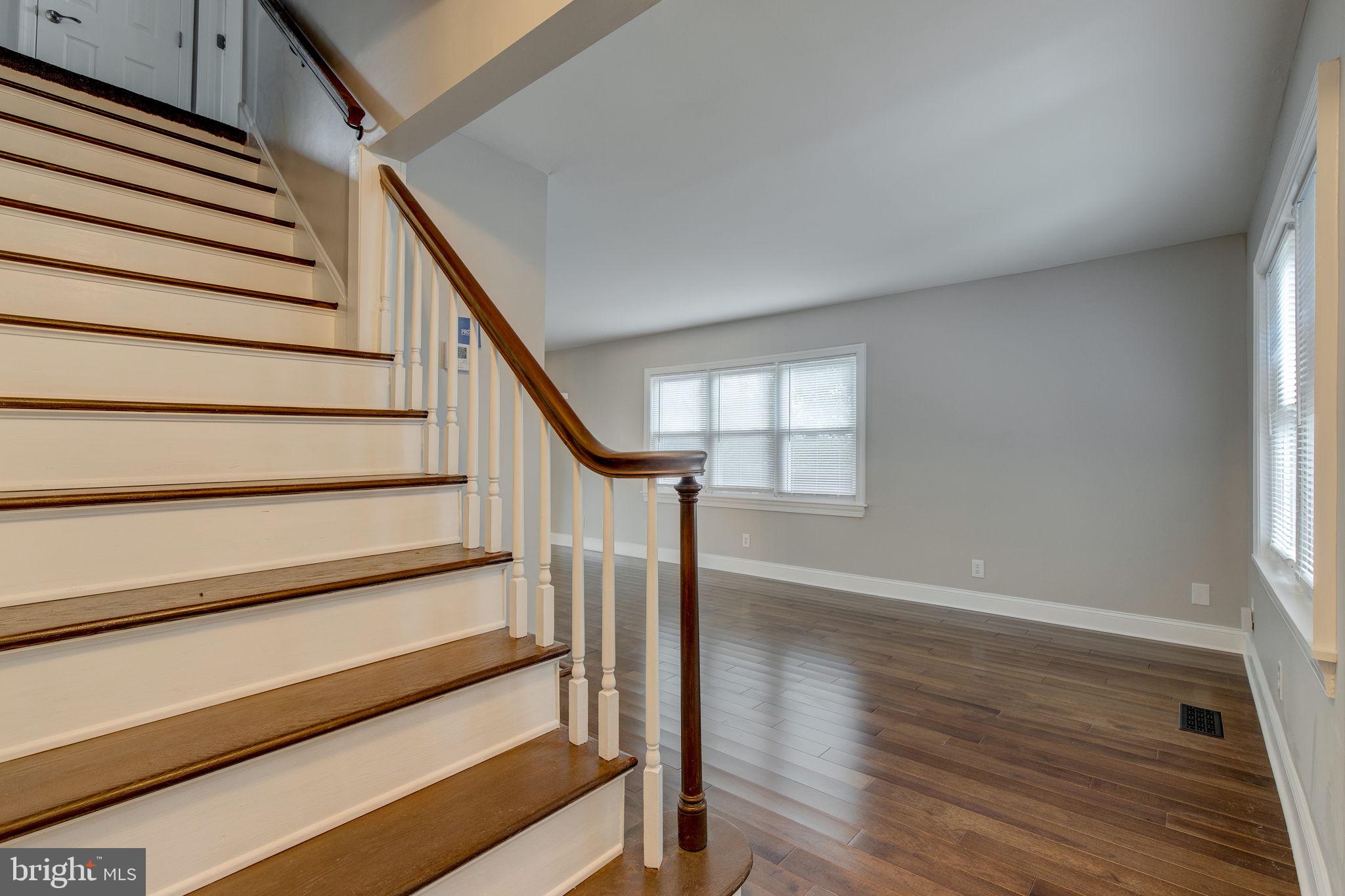 468 Hillside Road Ridley Park, PA 19078 - Photo 3 of 29