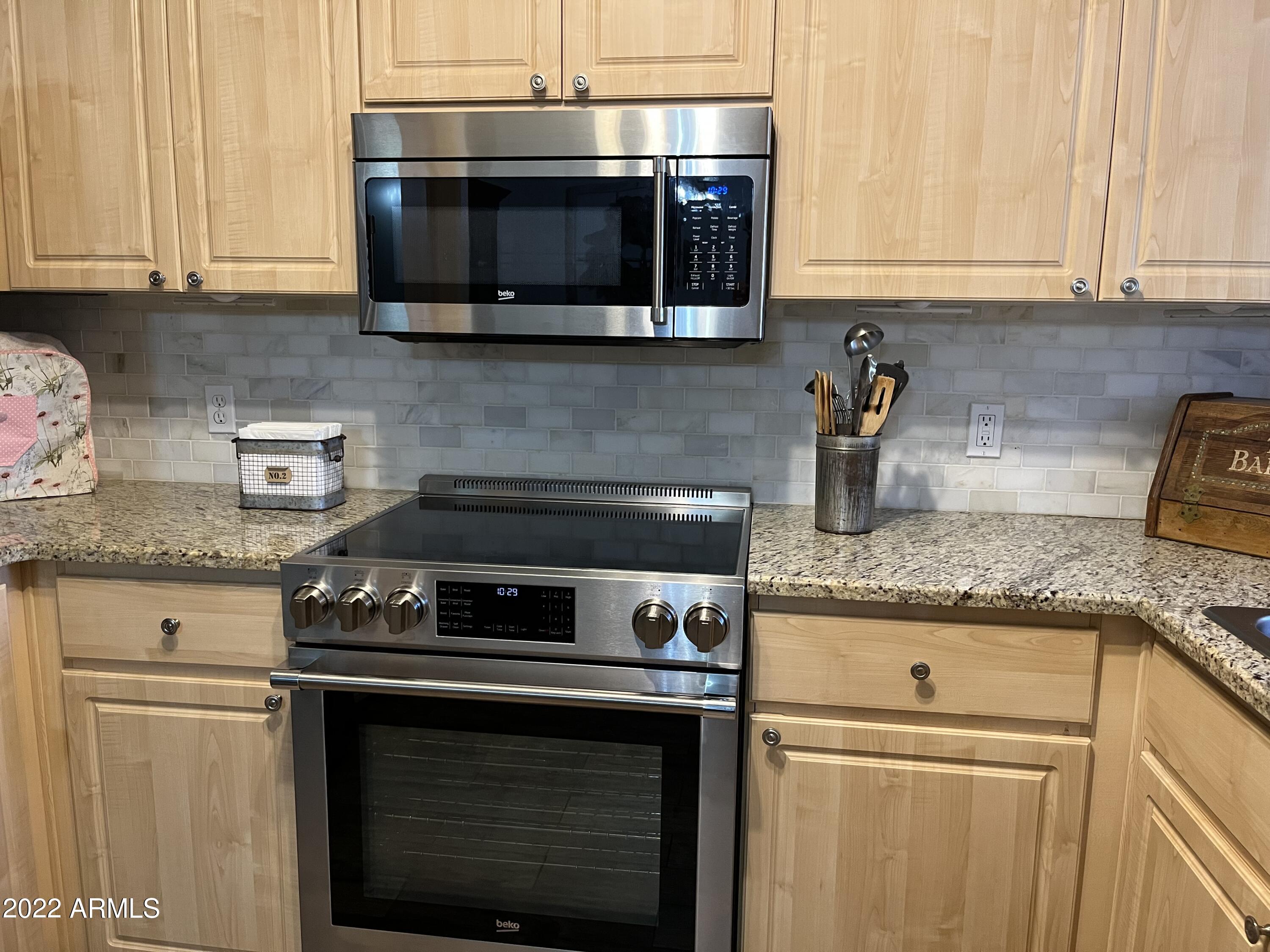 7575 East Indian Bend Road, Unit 1015 Scottsdale, AZ 85250 - Photo 13 of 29 Kitchen, updated appliances