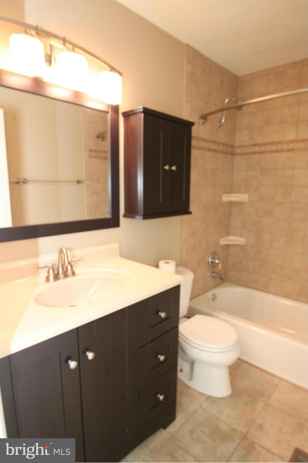 1711 Wainwright Drive Reston, VA 20190 - Photo 13 of 17 Bath