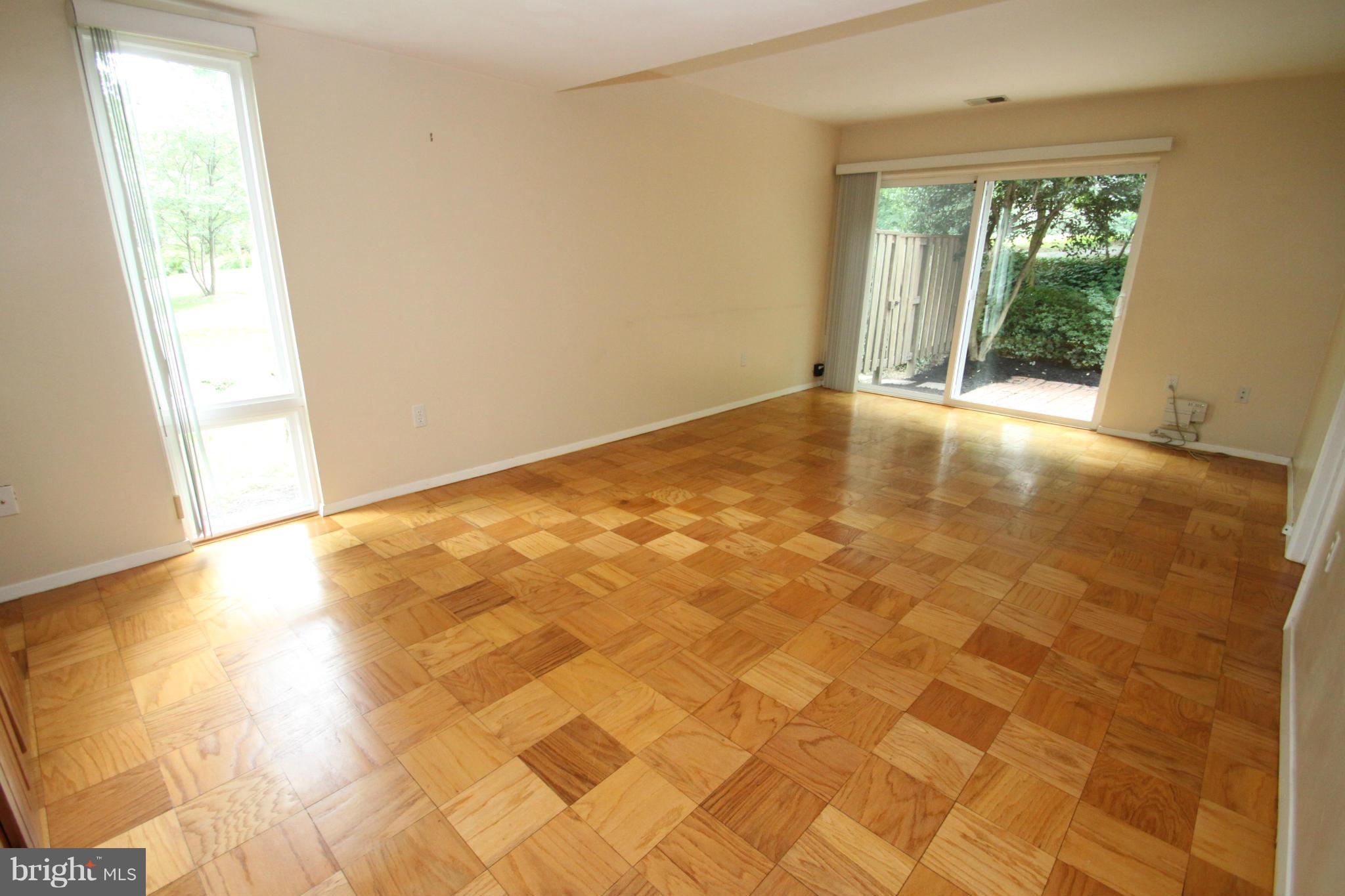 1711 Wainwright Drive Reston, VA 20190 - Photo 4 of 17 Living Room