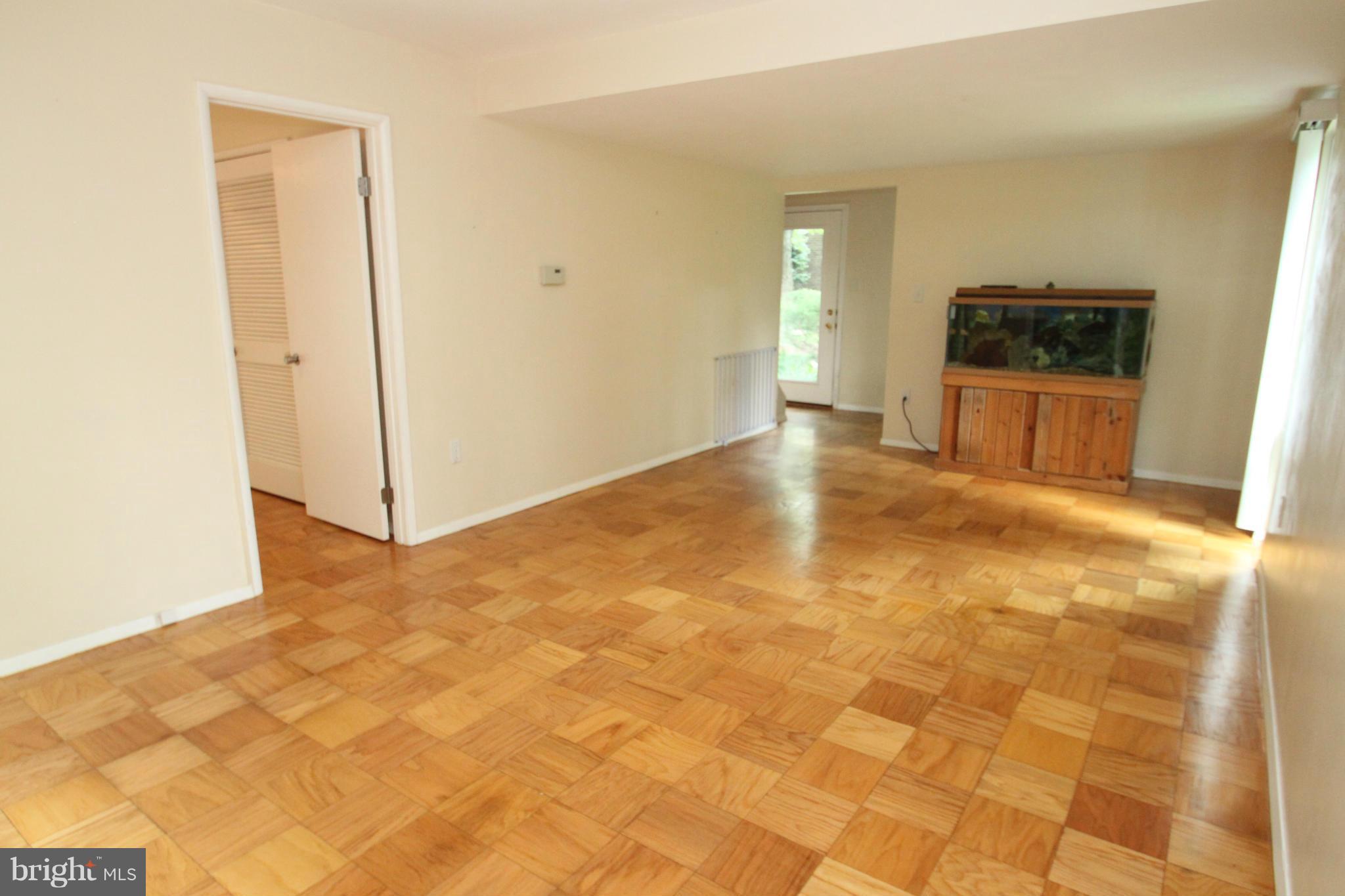 1711 Wainwright Drive Reston, VA 20190 - Photo 5 of 17 Living Room