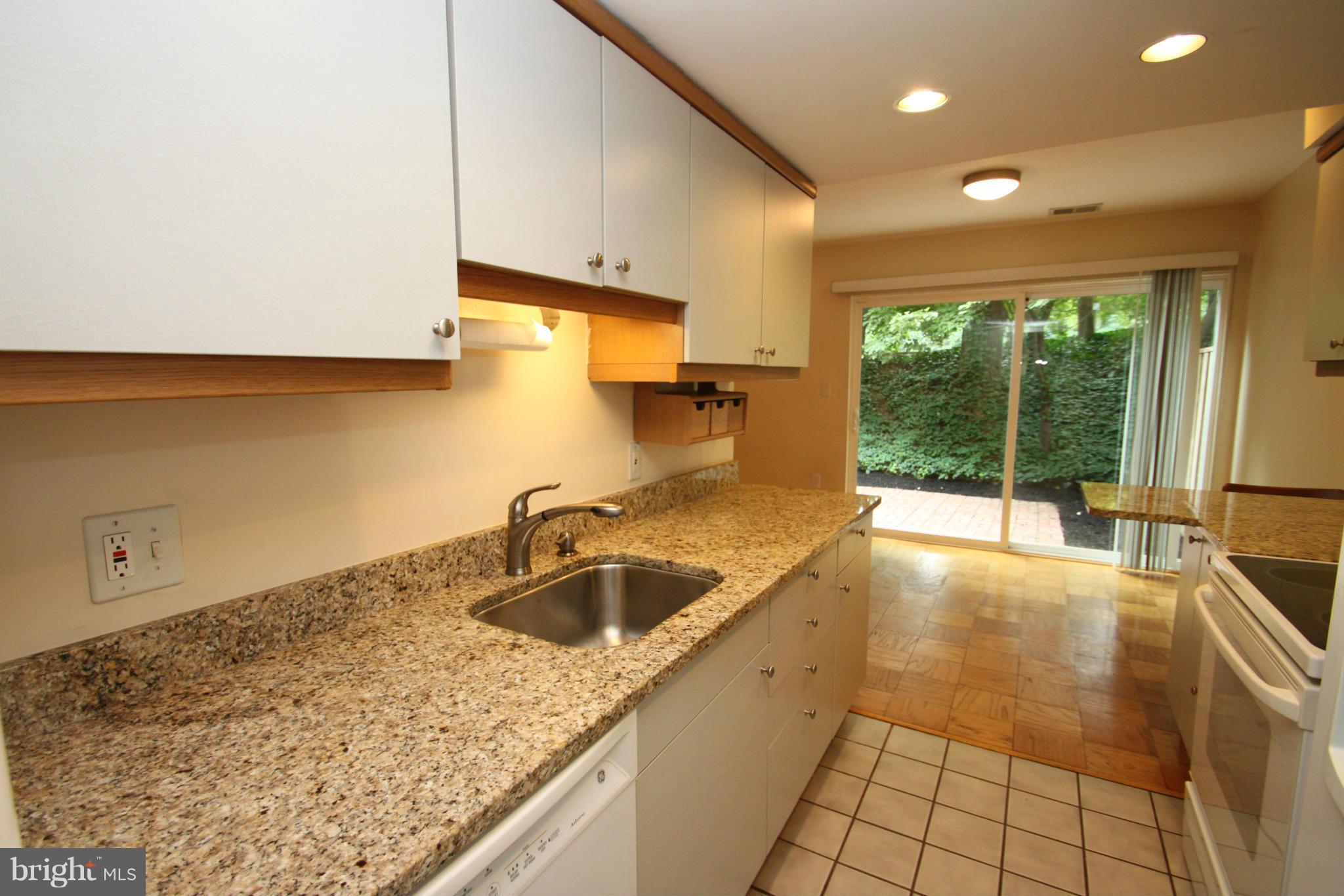 1711 Wainwright Drive Reston, VA 20190 - Photo 6 of 17 Kitchen