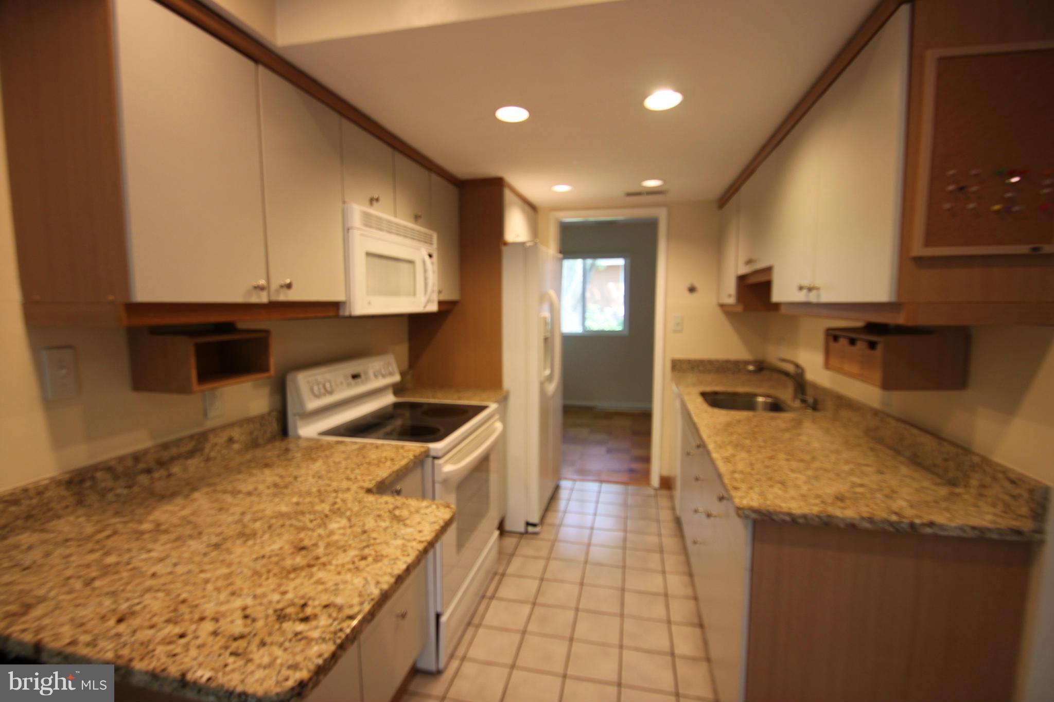 1711 Wainwright Drive Reston, VA 20190 - Photo 7 of 17 Kitchen