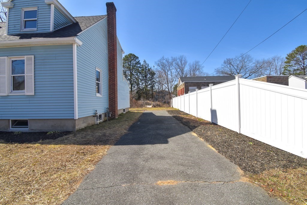 88 Dimmick Street Springfield, MA 01109 - Photo 35 of 36 a view of a backyard