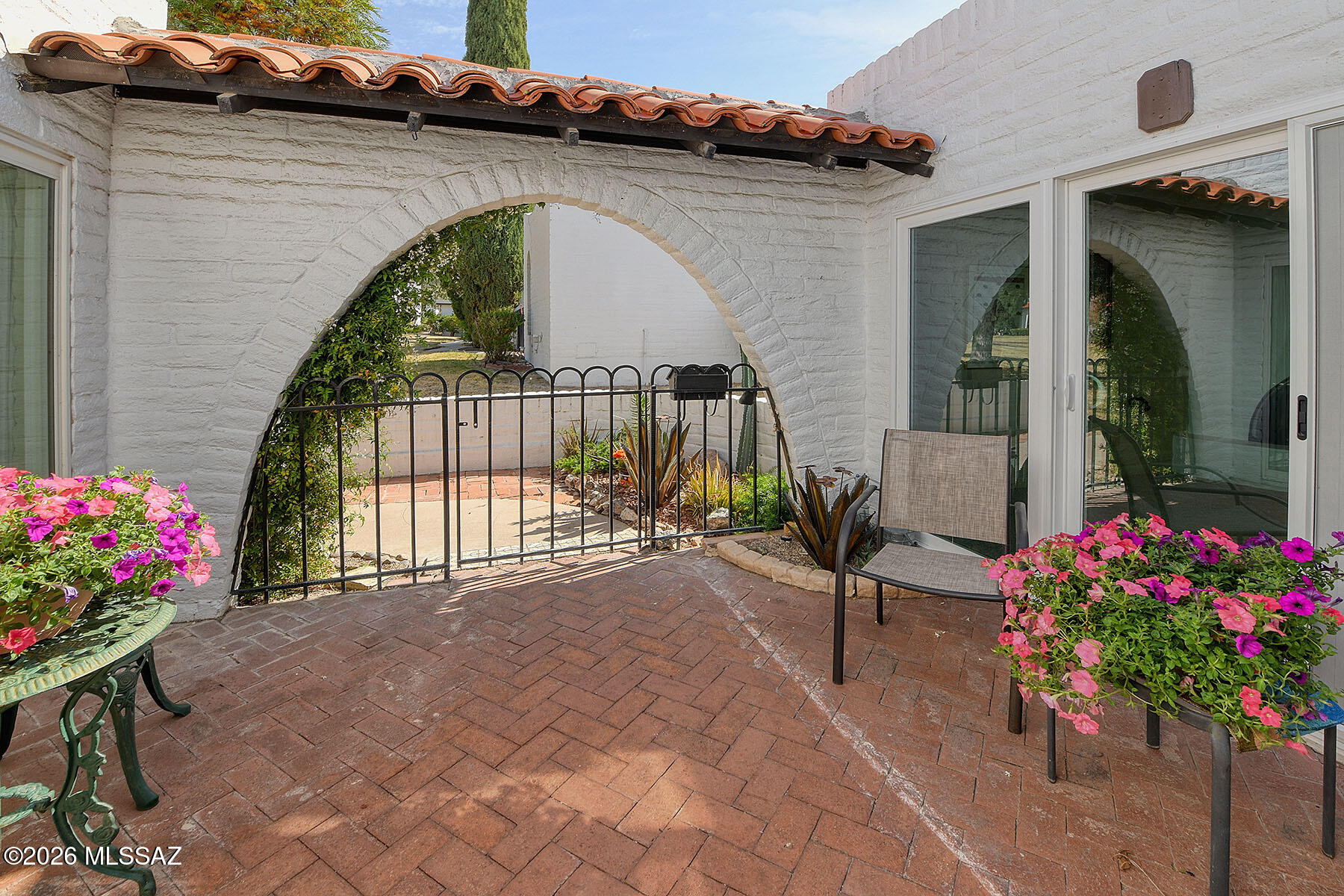 719 West Las Lomitas Road Tucson, AZ 85704 - Photo 9 of 44 a view of entryway with a flower garden
