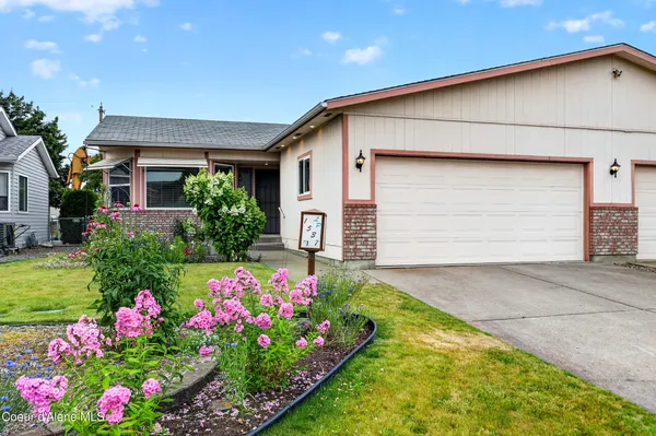 $369,900 | 1537 West Woodlawn Drive, Unit 1, Hayden, ID 83835