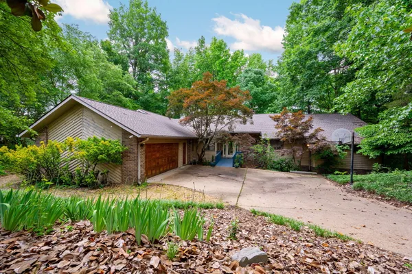 $625,000 | 620 Stonebrook Drive, Chattanooga, TN 37415