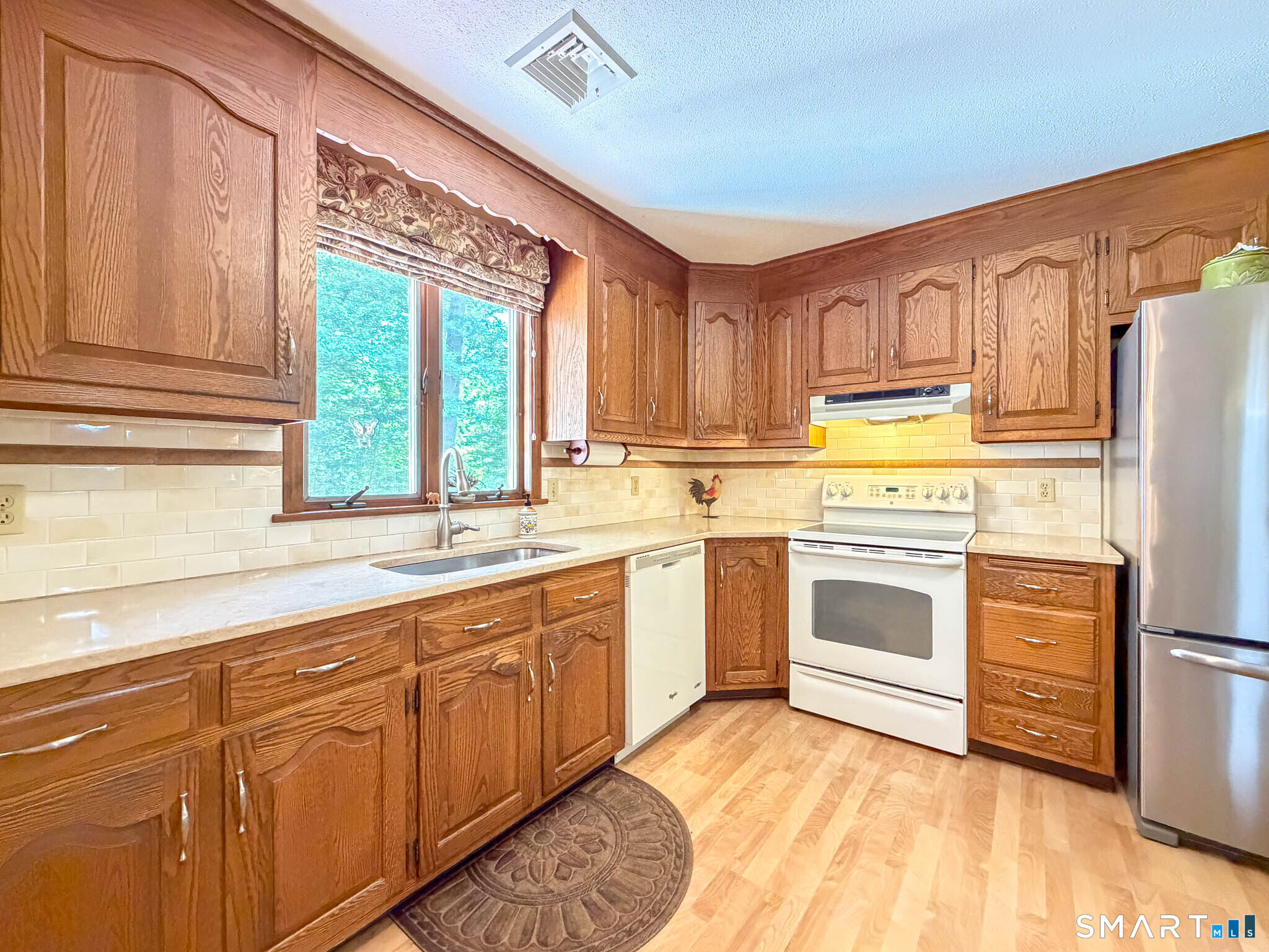 1258 Saybrook Road Middletown, CT 06457 - Photo 12 of 40