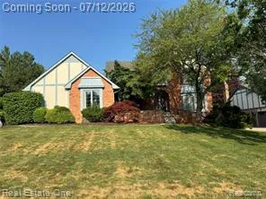 $510,000 | 1752 White Water Drive, Rochester Hills, MI 48309