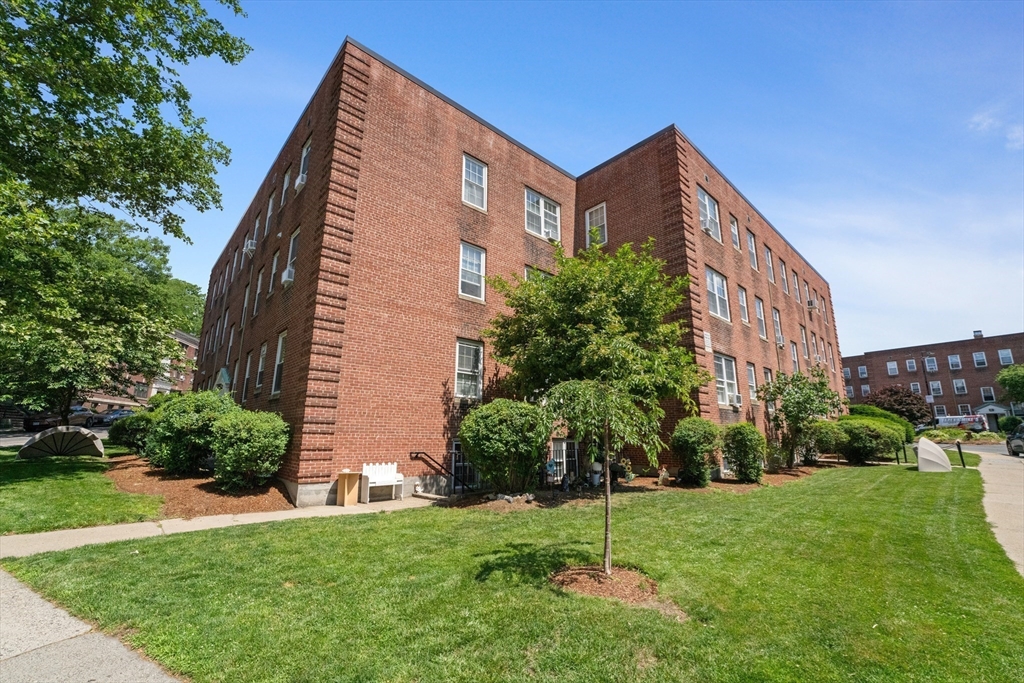 1 Lanark Road, Unit 7 Brookline, MA 02445 - Photo 2 of 22
