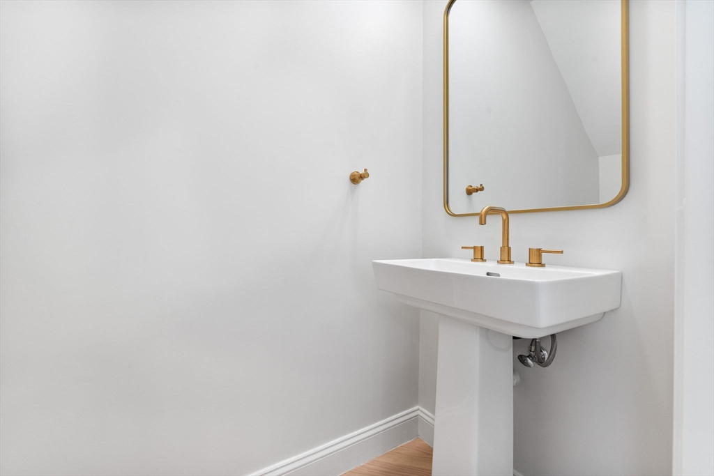 7 Chatham Way, Unit 7A Watertown, MA 02472 - Photo 6 of 23