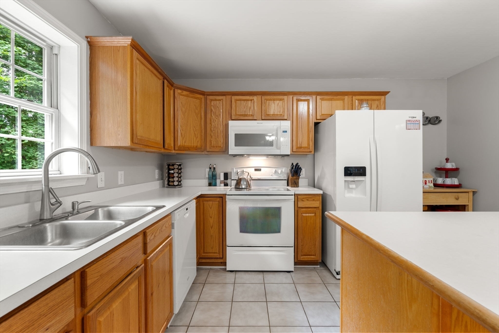 12 Charlton Road Dudley, MA 01571 - Photo 8 of 30