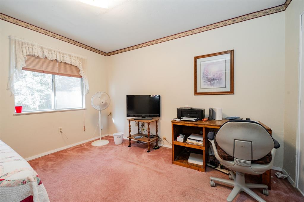 2712 Kleberg Road, Unit B Seagoville, TX 75159 - Photo 30 of 40 Office space featuring carpet floors and baseboards