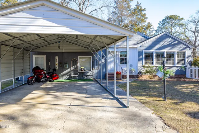 $219,900 | 506 West Clinton Street, Roseboro, NC 28382